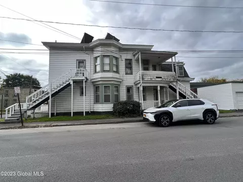 20 Leonard St, Amsterdam, NY 12010
