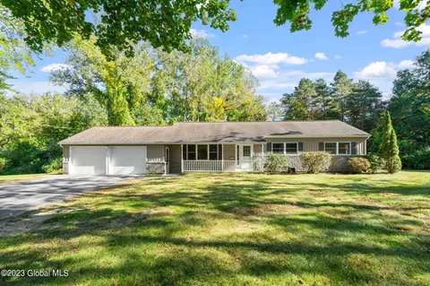 2 Colina Ln, Clifton Park, NY 12065
