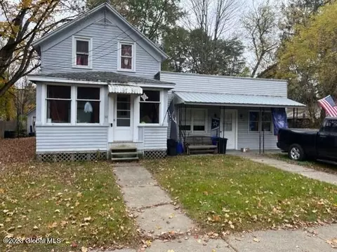 28 North St, Broadalbin, NY 12025