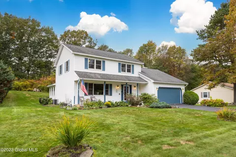 53 Hidden Hills Dr, Queensbury, NY 12804