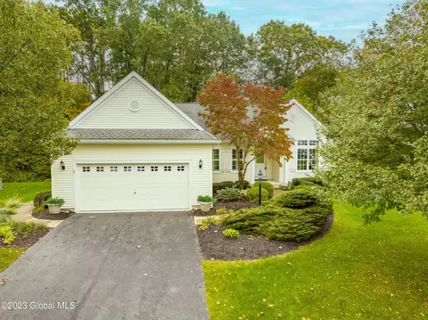 21 Brittany Oaks, Clifton Park, NY 12065