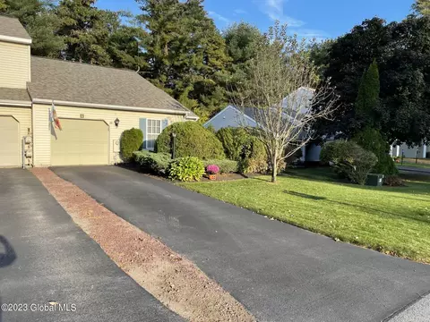 29 Old Mill Ln, Queensbury, NY 12804
