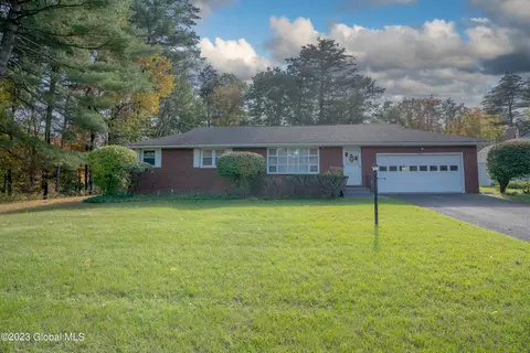 16 Todd Dr, Wynantskill, NY 12198