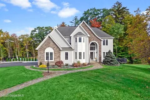 30 Knollwood Dr, Ballston Lake, NY 12019