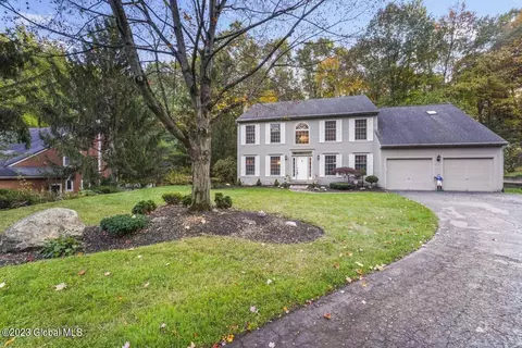 27 Orchard Park Dr, Clifton Park, NY 12065