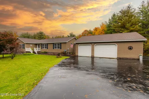 1110 Hillcrest Rd, Hannacroix, NY 12087