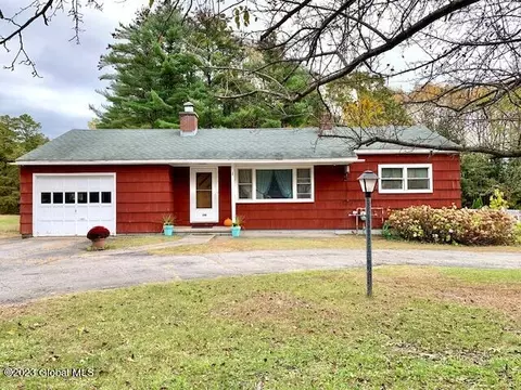 506 Gansevoort Rd, Moreau, NY 12803