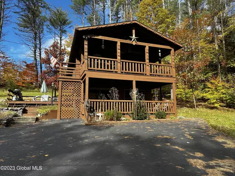 155 Sagamore Dr, Lake Luzerne, NY 12846