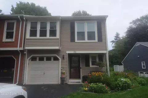 36 Carriage Rd, Clifton Park, NY 12065