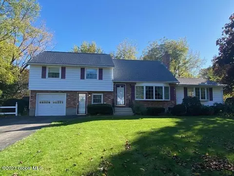 4 Cornelia Ave, Ballston Lake, NY 12019