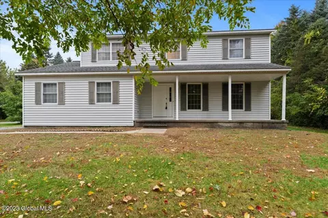 19 Gloucester St, Clifton Park, NY 12065
