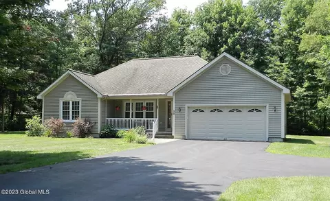 20 Cashmere Dr, Moreau, NY 12828