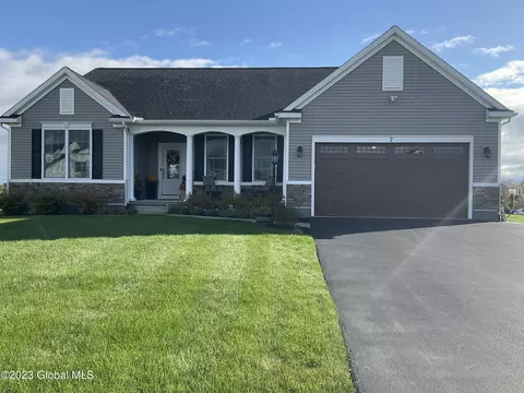 7 Howland Park Dr, Mechanicville, NY 12118