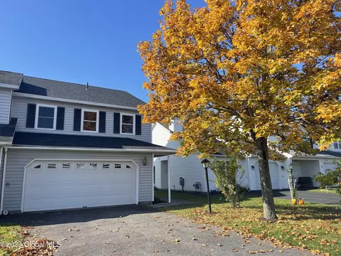 74 Marsdale Ct, Selkirk, NY 12158