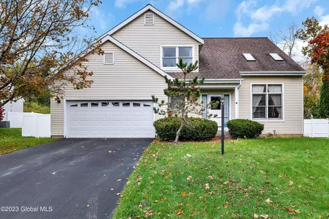 6 Rockefeller Blvd, Rensselaer, NY 12144