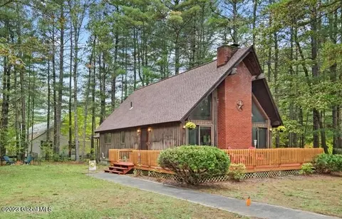 10 Judmar Ln, Queensbury, NY 12804
