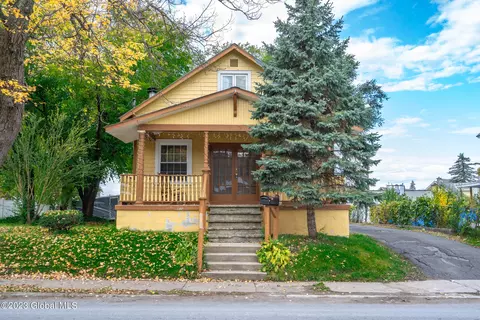 1730 Hamburg St, Schenectady, NY 12304