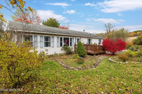 10 Wilson Ln, Troy, NY 12180