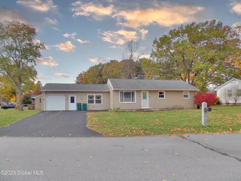 7 Spruce St, Hudson Falls, NY 12839