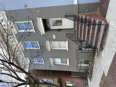 320 4th St, Troy, NY 12180