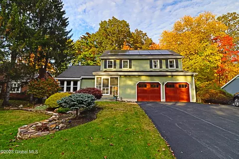 69 Southbury Rd, Clifton Park, NY 12065
