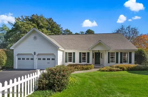 16 Eastview Rd, Latham, NY 12110