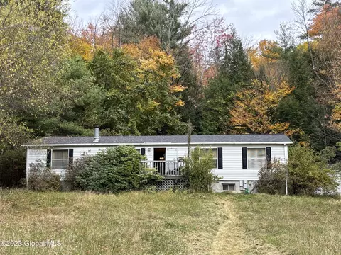 7290 Fish House Rd, Galway, NY 12074