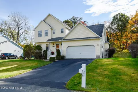 102 Trinity Pl, Selkirk, NY 12158 photo 3