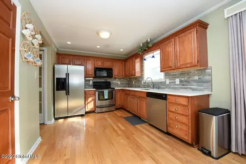 102 Trinity Pl, Selkirk, NY 12158 photo 11