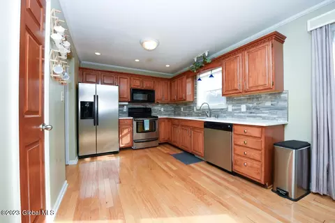 102 Trinity Pl, Selkirk, NY 12158 photo 10