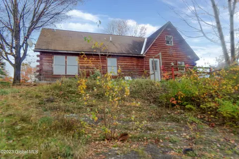88 Pitts Hill Ln, Salem, NY 12865