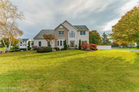 1 Chanelle Ct, Loudonville, NY 12211