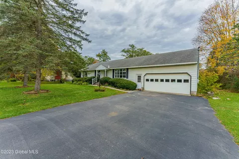 1161 Meadowdale Rd, Altamont, NY 12009