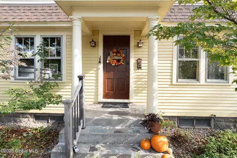 1017 Phoenix Ave, Schenectady, NY 12308