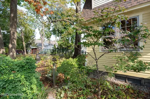 1017 Phoenix Ave, Schenectady, NY 12308 photo 10