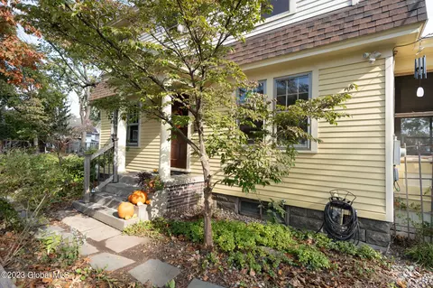 1017 Phoenix Ave, Schenectady, NY 12308 photo 8