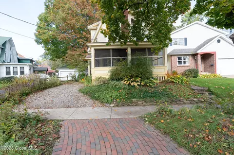 1017 Phoenix Ave, Schenectady, NY 12308 photo 5