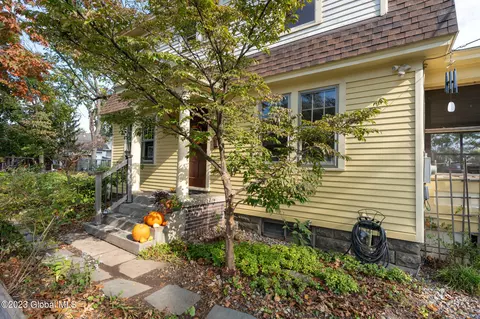 1017 Phoenix Ave, Schenectady, NY 12308 photo 3