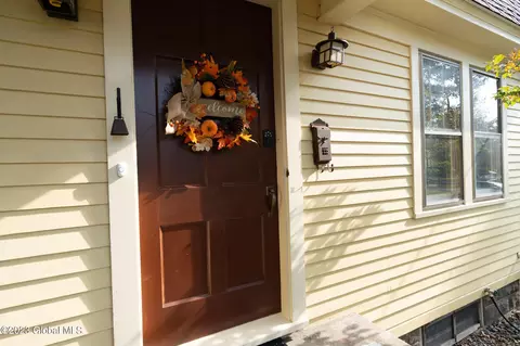 1017 Phoenix Ave, Schenectady, NY 12308 photo 13