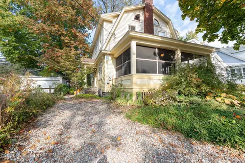 1017 Phoenix Ave, Schenectady, NY 12308 photo 7