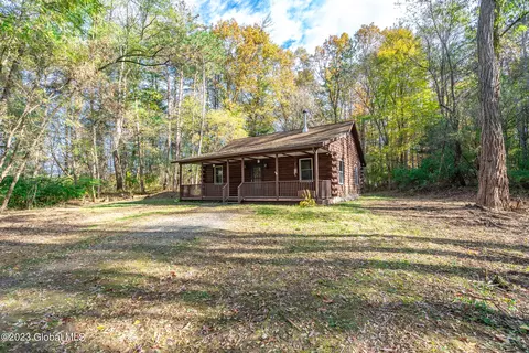 5 Old Schuylerville Rd, Saratoga Springs, NY 12866