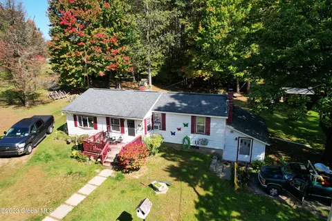 122 N 2nd Ave, Broadalbin, NY 12025
