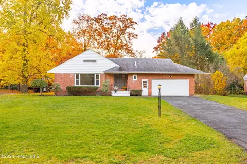 848 Londonderry Rd, Schenectady, NY 12309