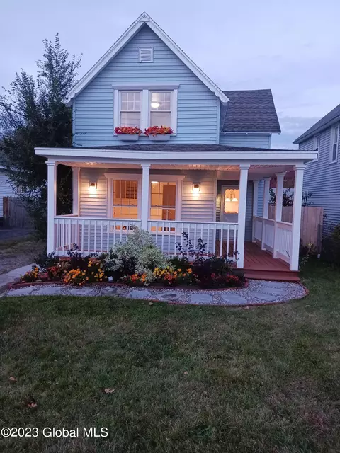 1071 Laura St, Rotterdam, NY 12306