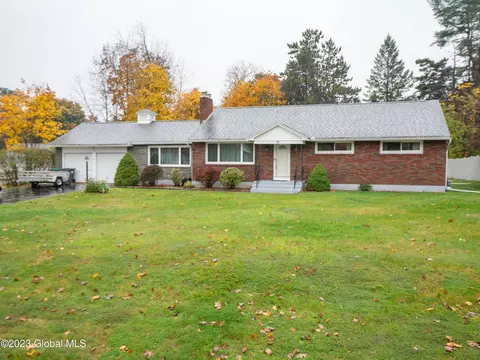 15 Bigwood Rd, Glenville, NY 12302