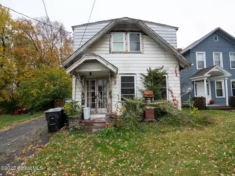 19 Northern Dr, Troy, NY 12182