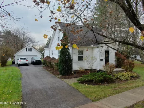 306 Pleasant Ave, Johnstown, NY 12095