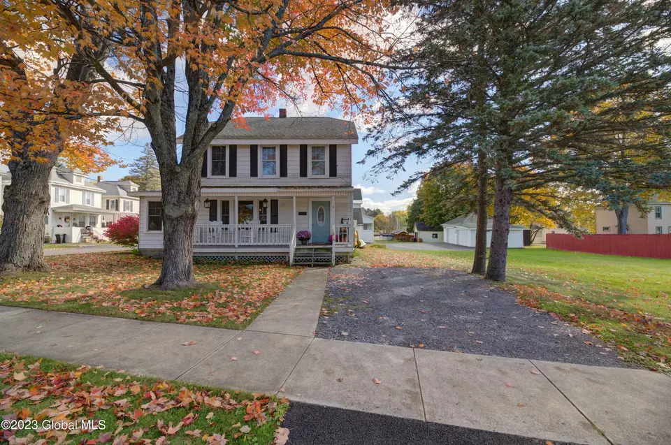 9 Maplewood Ave, Johnstown, NY 12095 47 Photos Movoto