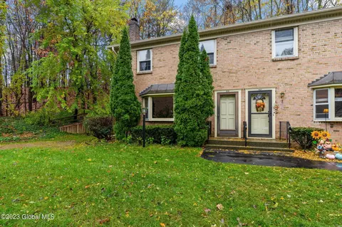 179 Williamsburg Ct, Albany, NY 12203