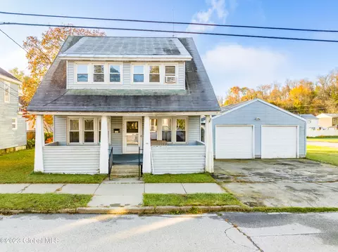 909 Elizabeth St, Mechanicville, NY 12118